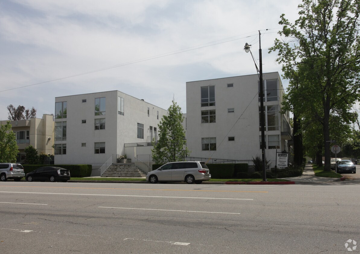 Foto del edificio - 14224 Riverside Dr