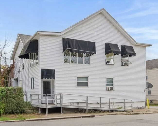 Building Photo - 100 S 12th St