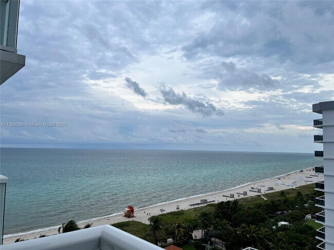 Building Photo - 2457 Collins Ave