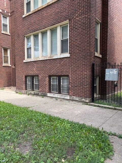 Building Photo - 1021 N Lamon Ave