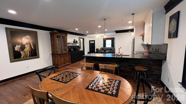 Foto del edificio - 2301 Remount Rd