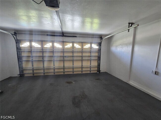 Building Photo - 3027 SW 23rd Ave