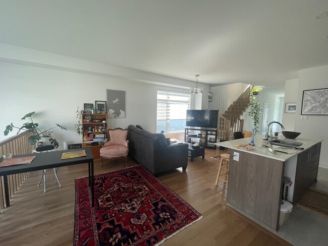 Photo du bâtiment - Welcome to this 3 bed 2.5 bath located in ...