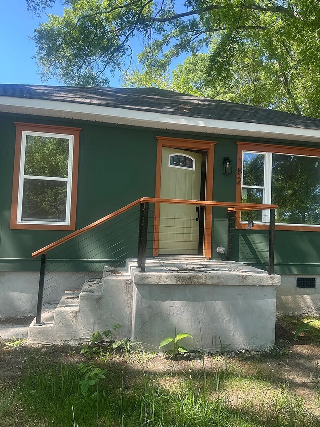 Building Photo - Room in House on Dixon Cir