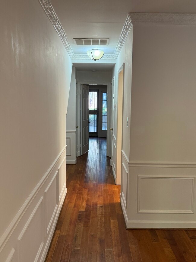 Building Photo - 4607 1/2 MacArthur Blvd NW