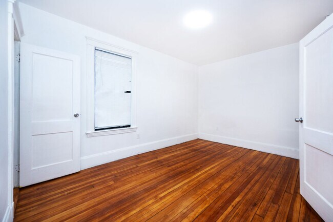 Foto del edificio - Coolidge Corner Area, In-Unit Washer and dryer, Eat-in Kitchen, Central Heat/AC, Parking is Avail...