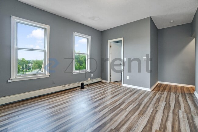 Building Photo - Unit 3L