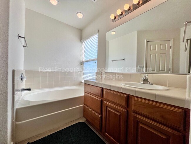 Foto del edificio - 5460 W Ashcroft Ave
