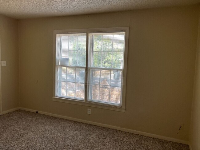 Foto del edificio - 416 E Garrison Ave