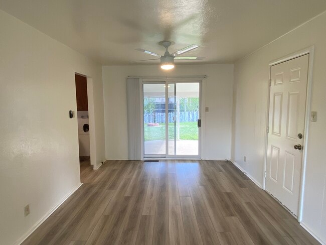 Building Photo - 511 Salano Dr