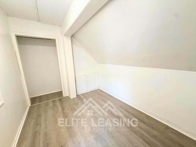 Building Photo - 1438 SW Van Buren St