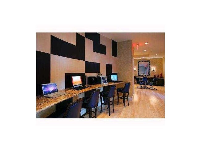 Foto del edificio - 1830 Radius Dr