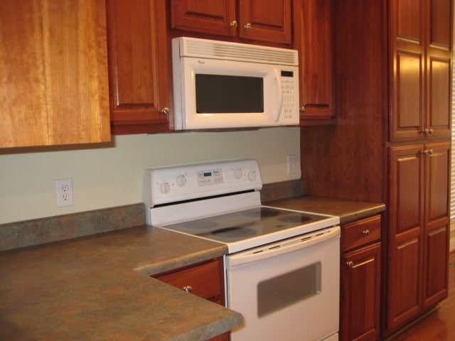 Building Photo - 2404 Adelaide Dr
