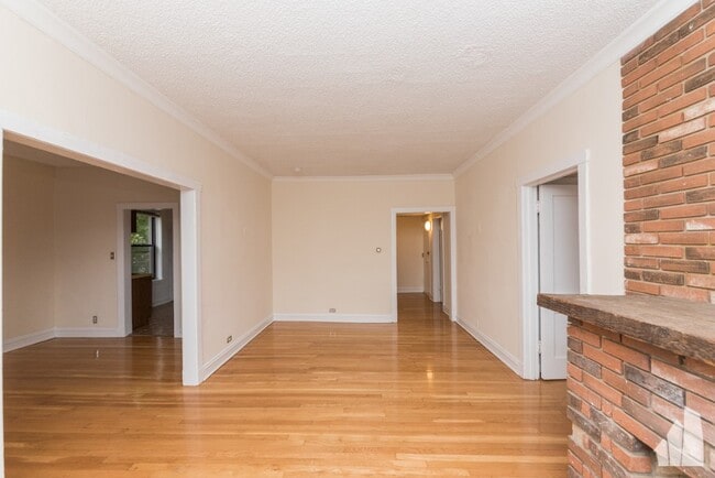 Building Photo - 3750 N Racine Ave