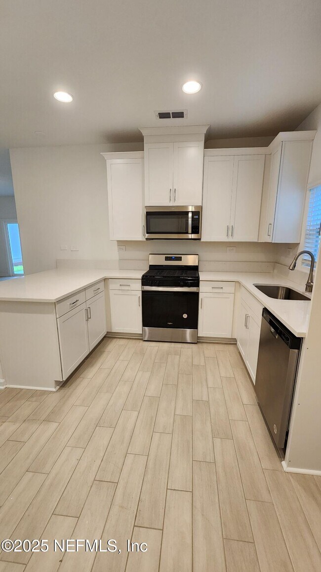 Foto del edificio - 97 Carbonell Pl