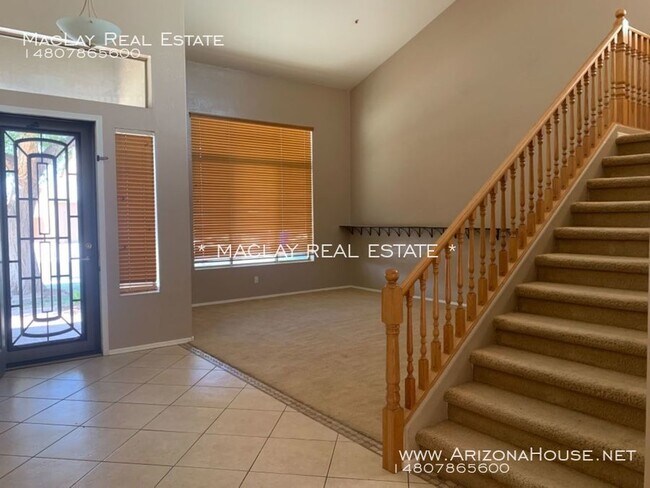 Foto del edificio - Beautiful home with pool * 3 car garage *