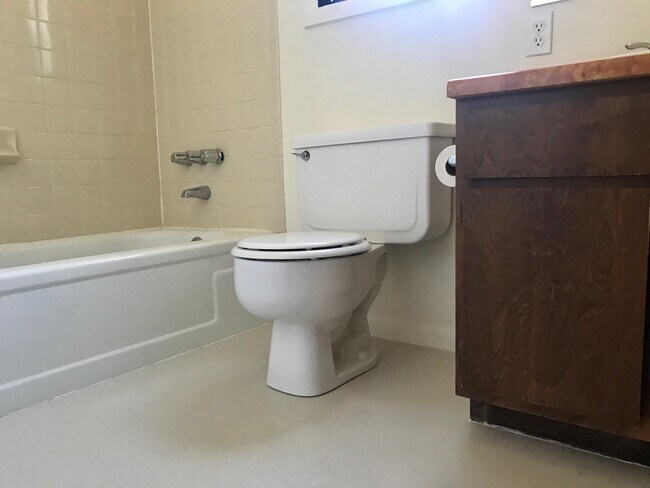 Foto del edificio - 2141-2128 28th Ave Ct