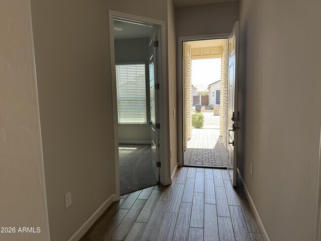 Foto del edificio - 10212 W Alex Ave