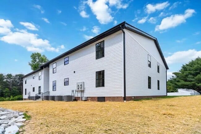 Building Photo - 56 Hopewell Church Rd
