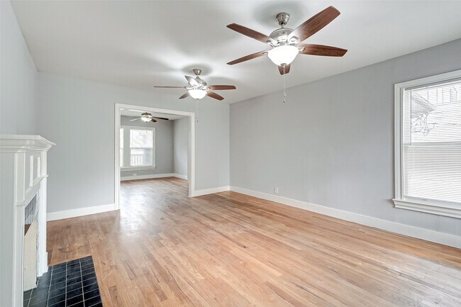 Building Photo - 1852 Sul Ross St