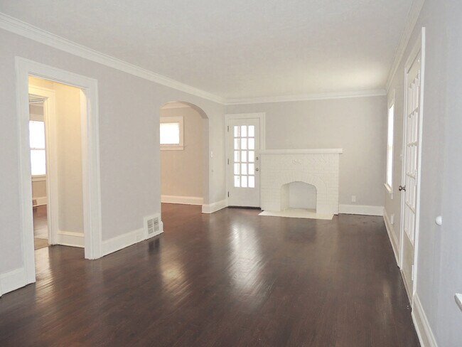 Foto del edificio - 3 Bed - 1.5 bath Colonial for Rent!
