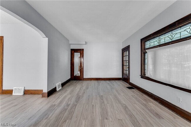 Foto del edificio - 3289 W 130th St