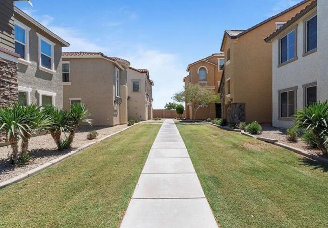 Foto del edificio - 9233 E Neville Ave