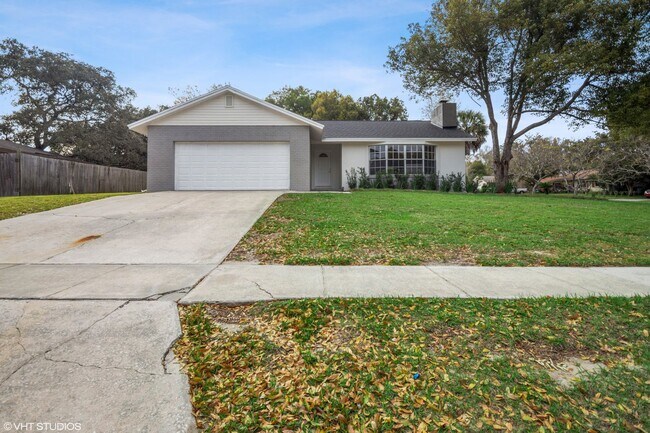 Building Photo - Beautiful 3 bedroom 2 bath Longwood Home