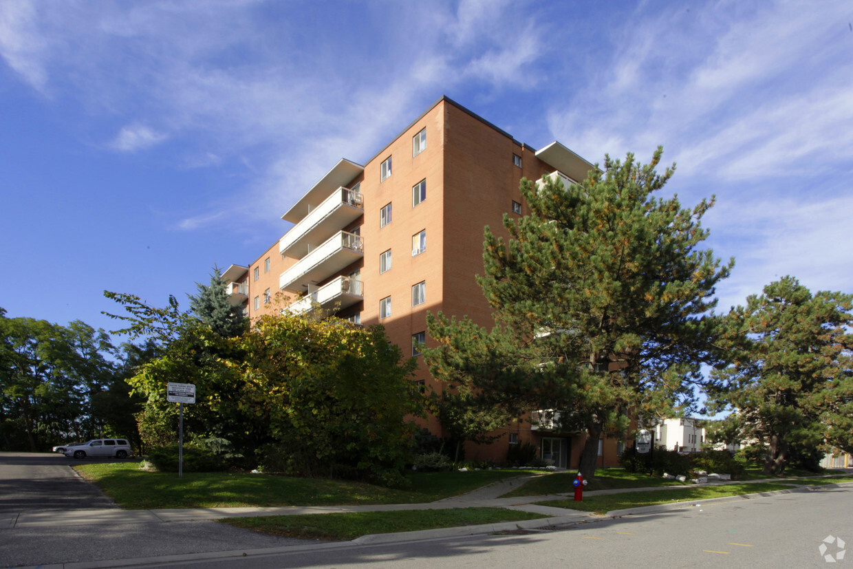 Primary Photo - Doral Towers