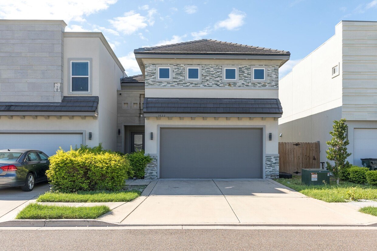 Foto principal - 1822 Sunset Dr