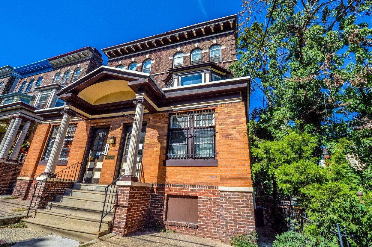 Building Photo - 4321 Pine St