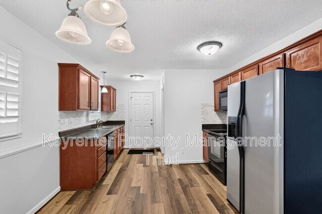 Foto del edificio - 9415 Glen Cross Dr