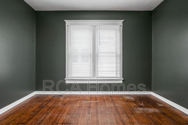 Building Photo - 418 N Drexel Ave