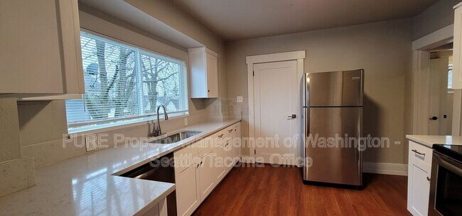 Building Photo - 5306 S Pine St