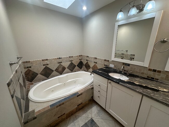 Building Photo - 1500 La Reatta Ct