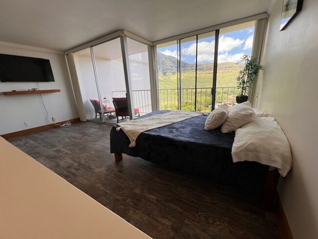 Building Photo - Makaha Valley Studio with spectacular views