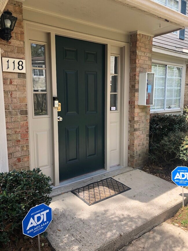 Foto del edificio - 6701 Dickens Ferry Rd