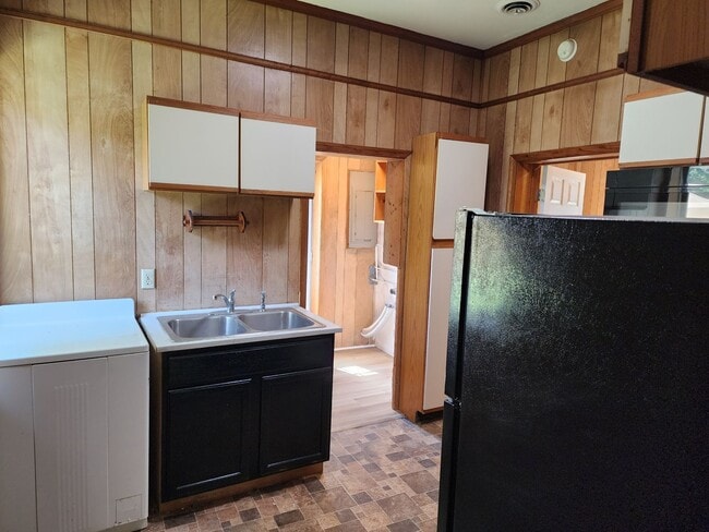 Building Photo - Cute 2 Bedroom in West Point!