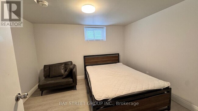 Photo du bâtiment - 5513 Spring St