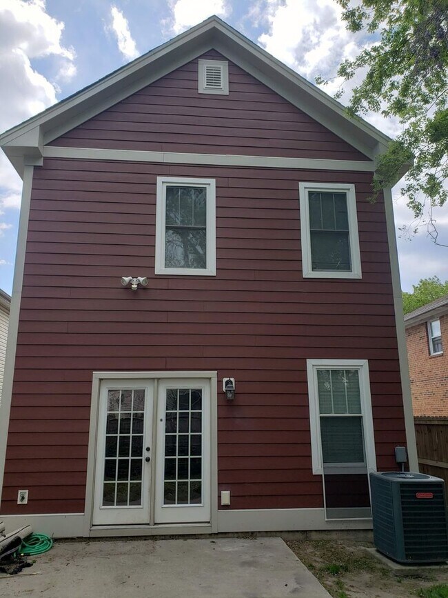 Foto del edificio - Future Rent $3050 effective9/16/2026 - Beautiful 5 bedroom 3 Bath home, walking distance to ODU