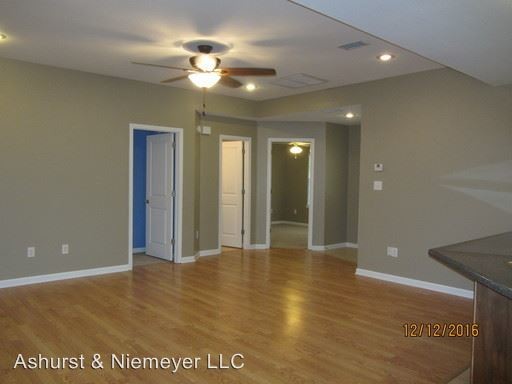Building Photo - 14611 Silveroaks Loop