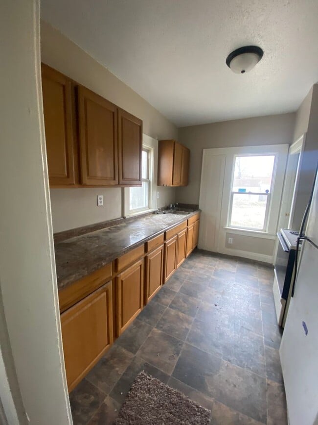 Building Photo - 3316 Plaza Dr