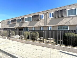 Building Photo - 10130 S Inglewood Ave
