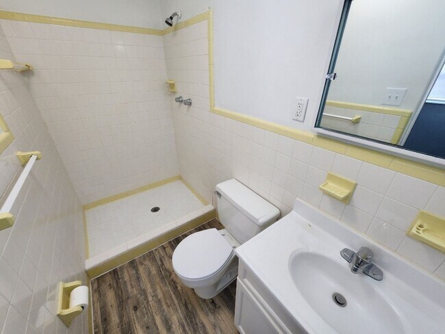 Foto del edificio - Beachside 2 Bedroom Duplex One Block from ...