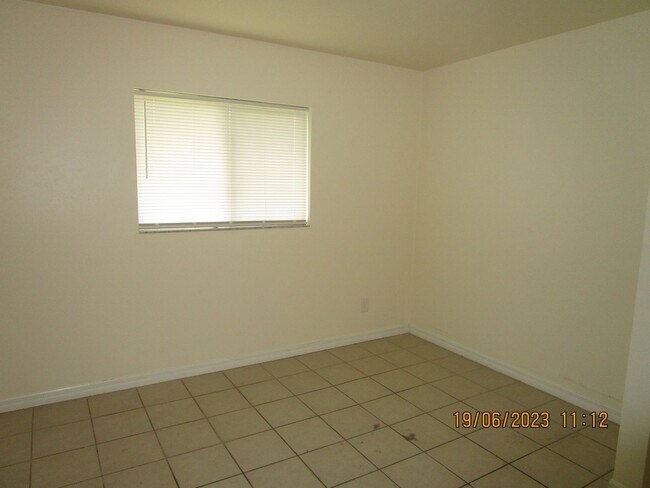 Building Photo - Avail Now-Lehigh Acres Duplex