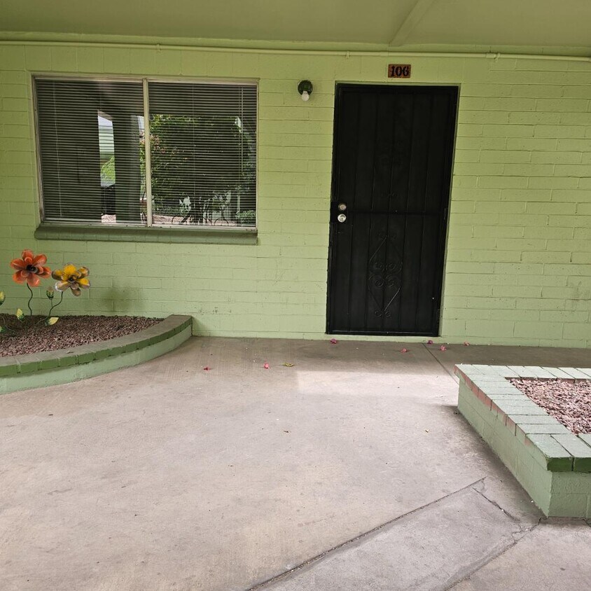 Primary Photo - 2333 E Glenn St