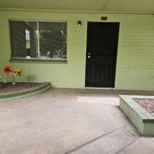 Building Photo - 2333 E Glenn St