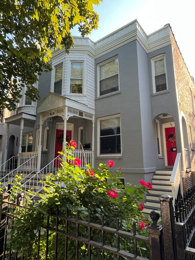 Foto del edificio - 1636 N Claremont Ave