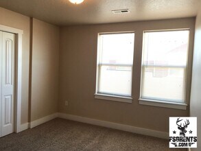 Building Photo - 9938 W Rosecroft Ct