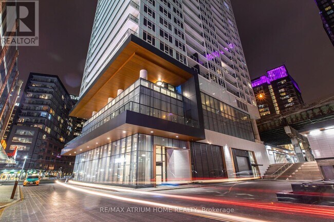 Photo du bâtiment - 17 Bathurst St
